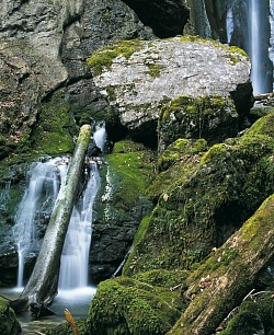 Cascade de la Belle inconnue - route de Thônes